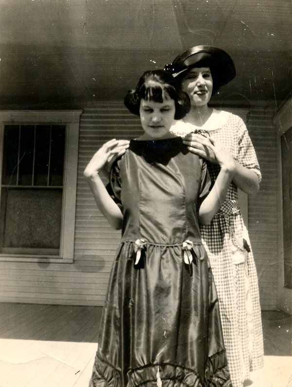Ida and sister at Seay family home Dallas TX 1923